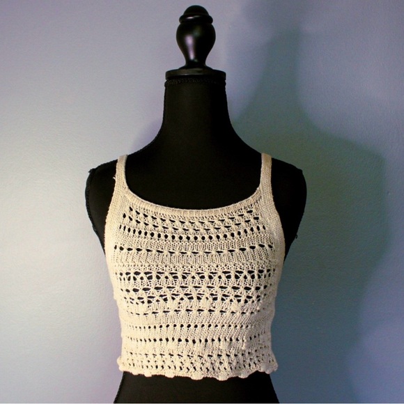 PrettyLightThing Crochet Crop Blouse - Picture 4 of 9